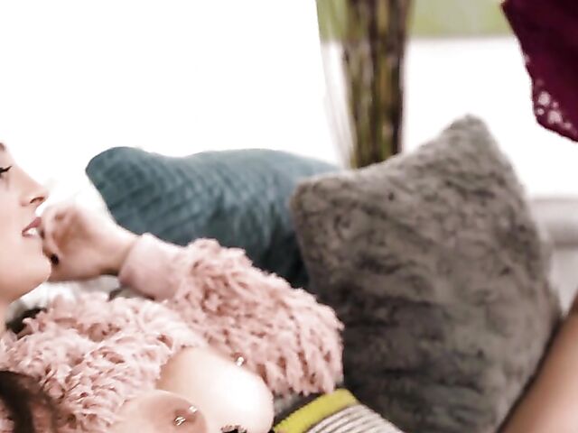 Mom Aaliyah Love lesbian time with big titty Maddy May