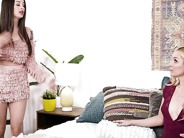 Mom Aaliyah Love lesbian time with big titty Maddy May