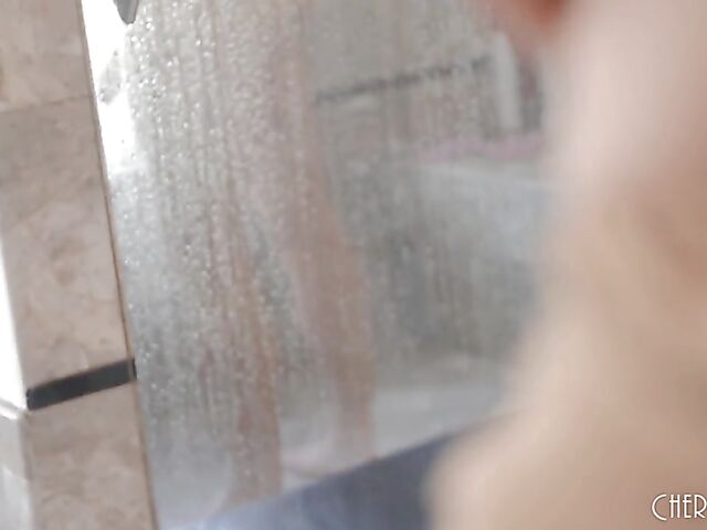 Unbelievable sex with hot MILF Silvia Saige in the bathroom