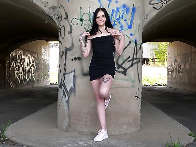 Cute Sydney Love spreads her pretty pussy outside