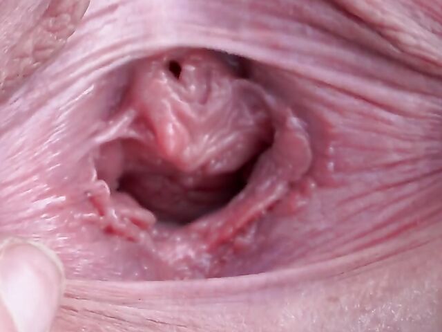 Cute Sydney Love spreads her pretty pussy outside