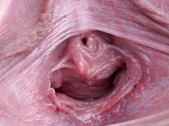 Cute Sydney Love spreads her pretty pussy outside