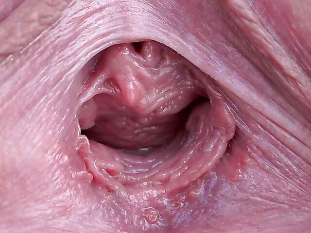 Cute Sydney Love spreads her pretty pussy outside