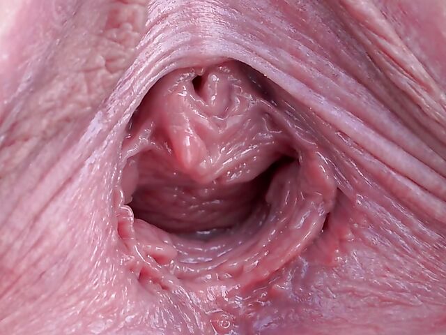 Cute Sydney Love spreads her pretty pussy outside