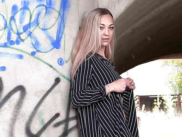 Closeup pussy lips spreading under the bridge with Sisi