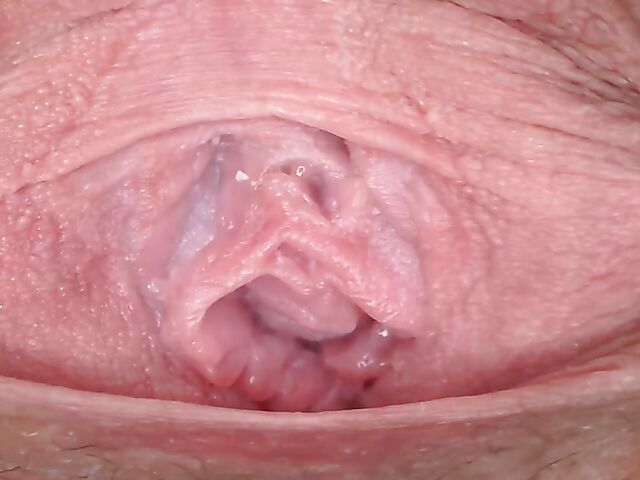 Close up pussy spreading on the sofa with skinny babe Julia Red