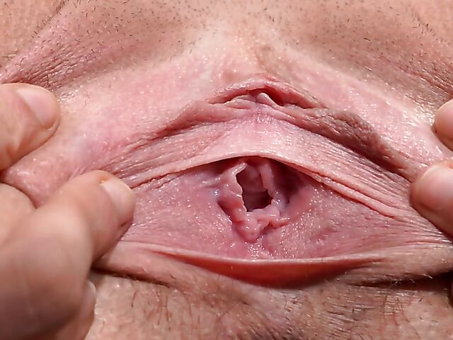 Close up pussy spreading on the sofa with skinny babe Julia Red