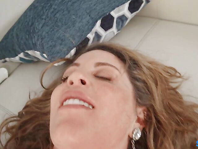 Crystal Taylor - MILF hardcore squirt in lingerie with her hitachi