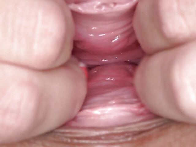 Cindy Shine's pussy gape session with her hitachi wand and speculum