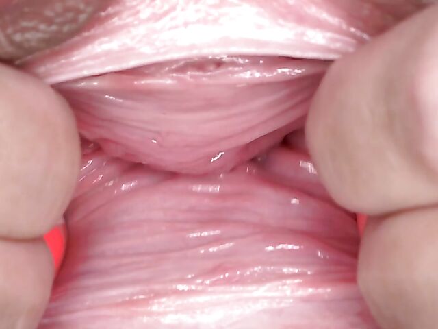 Cindy Shine's pussy gape session with her hitachi wand and speculum