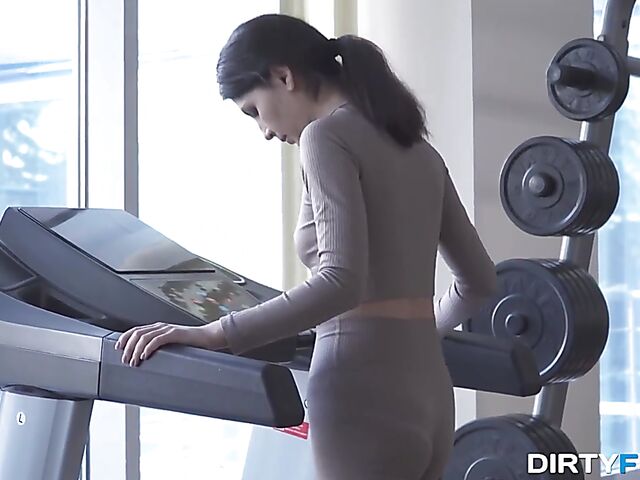 Skinny fitness babe Parish getting nailed