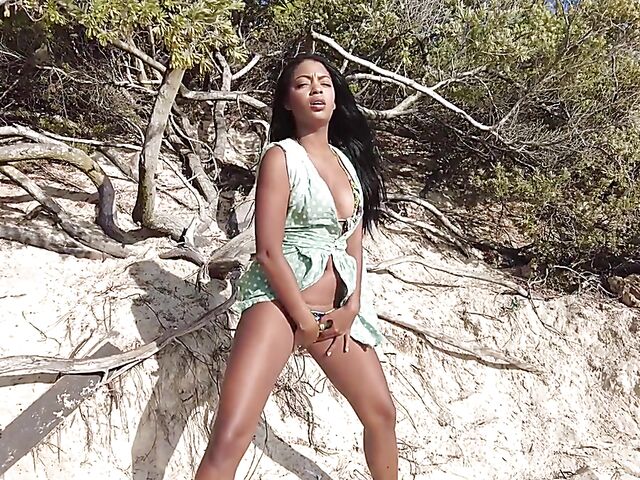 Outdoor solo with exotic Sofi Vega in Mexico