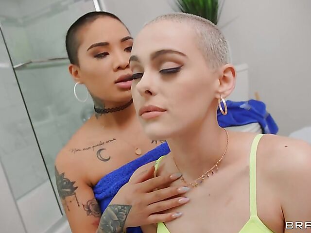 Shaved head lesbians Honey Gold and Paris Amour can't get enough