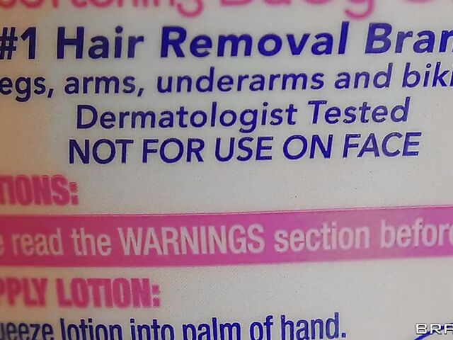 Shaved head lesbians Honey Gold and Paris Amour can't get enough