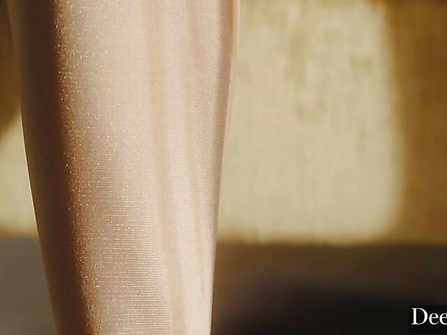 Avery Cristy meets Manuel Ferrara to learn more about hard sex