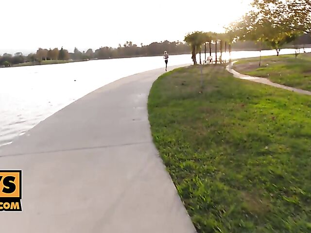 Well-stacked fitness babe Jessa Rhodes POV bar fuck