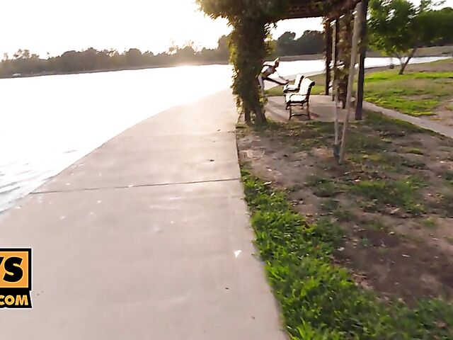 Well-stacked fitness babe Jessa Rhodes POV bar fuck