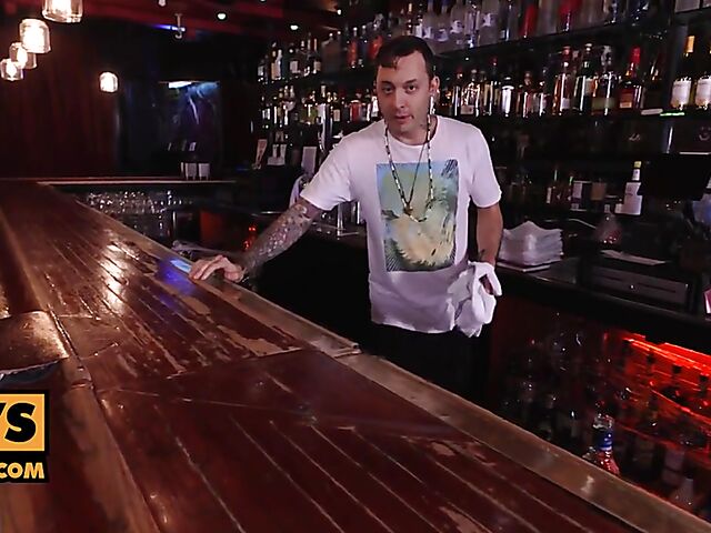 Well-stacked fitness babe Jessa Rhodes POV bar fuck