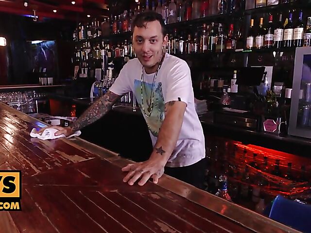 Well-stacked fitness babe Jessa Rhodes POV bar fuck