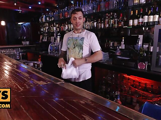 Well-stacked fitness babe Jessa Rhodes POV bar fuck