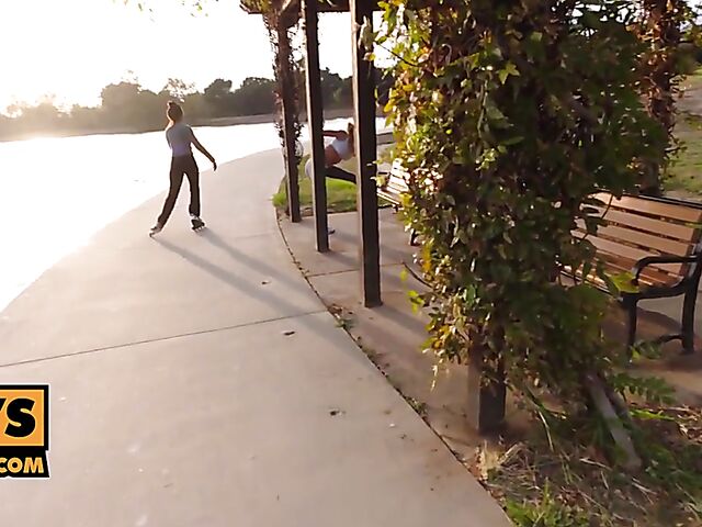 Well-stacked fitness babe Jessa Rhodes POV bar fuck