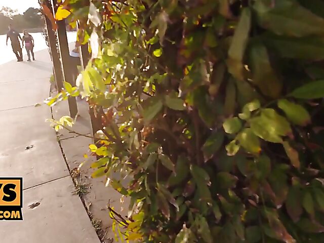 Well-stacked fitness babe Jessa Rhodes POV bar fuck