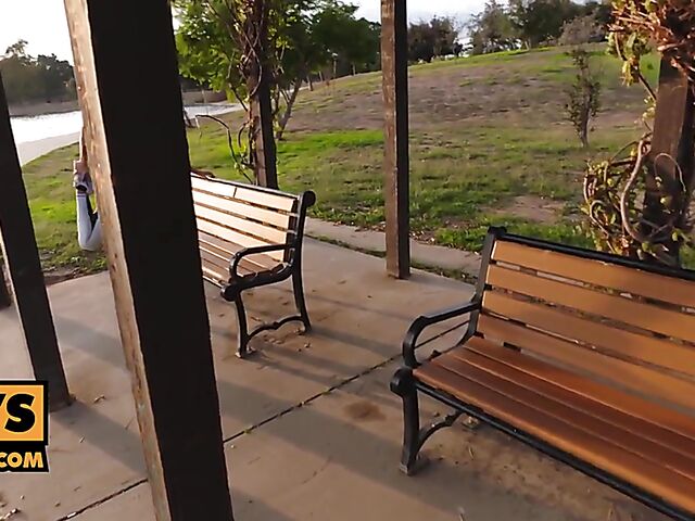 Well-stacked fitness babe Jessa Rhodes POV bar fuck