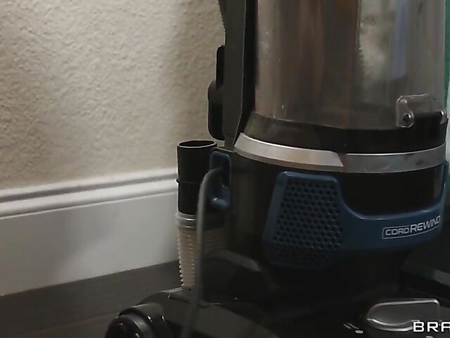 Charlotte Rayn & Jimmy Michaels - Step mom and son sneakily fuck in the living room