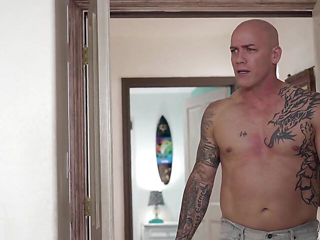 MILF teen threesome with Rachael Cavalli and Everly Haze sharing Derrick Pierce