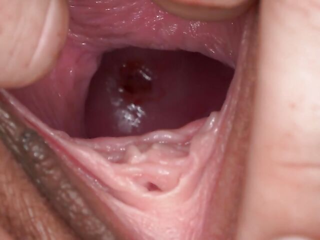 Licky Lex and Delia's lesbian pussy gaping show