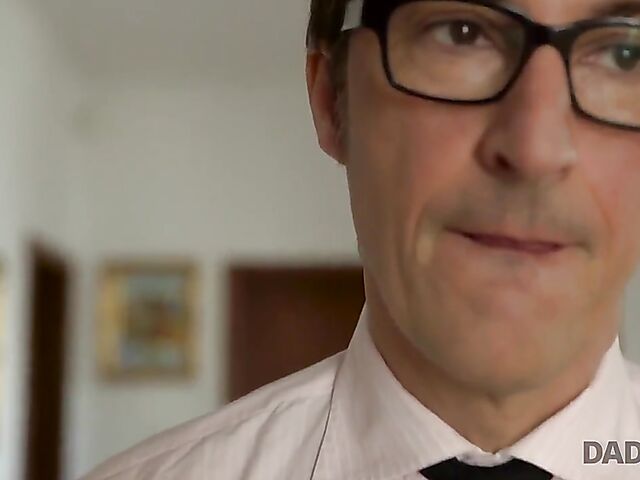 Putting his cock in Jennifer Simons' shaved pussy is his dream come true