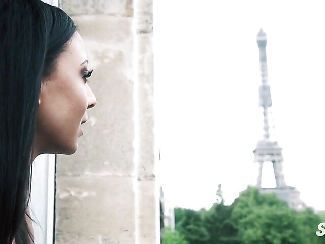 Cassie Del Isla - European brunette DP baroque style