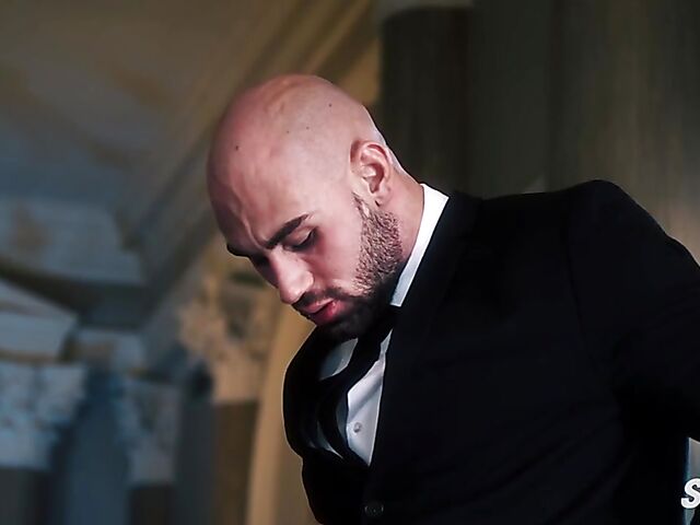 Cassie Del Isla - European brunette DP baroque style