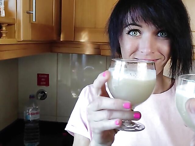 Bruce & Nicole - Real-life couple anal and kitchen BJ