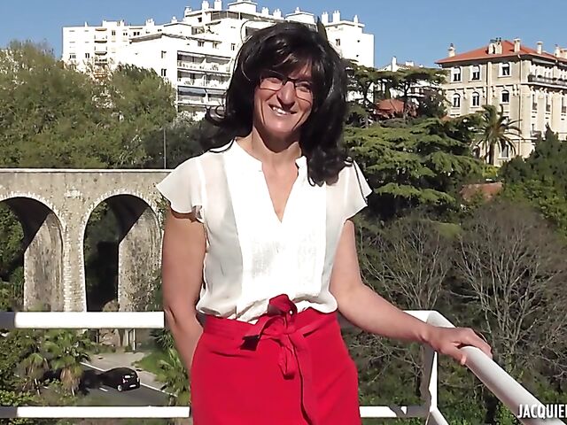 Estelle - 46-year-old skinny French MILF DP in stockings