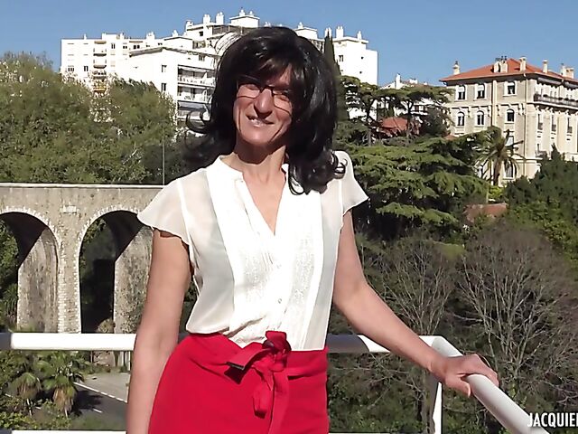 Estelle - 46-year-old skinny French MILF DP in stockings