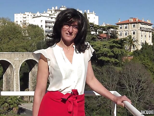 Estelle - 46-year-old skinny French MILF DP in stockings