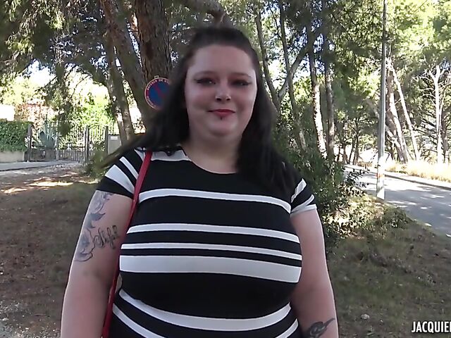 Jade, 23 - French BBW DP with two skinny guys