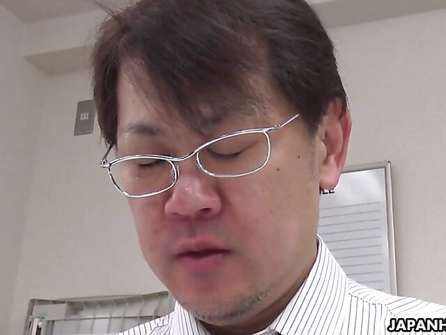 Maiko Sargimi - Japanese blowjob at work