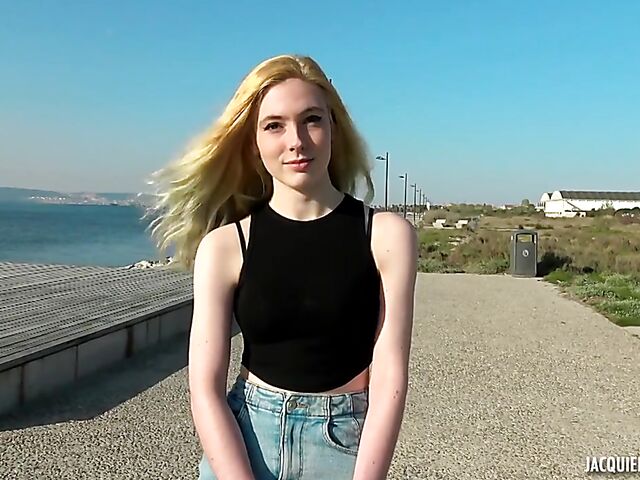 Charlotte - 19-year-old French teen anal session in Toulon