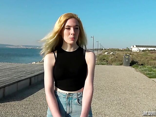 Charlotte - 19-year-old French teen anal session in Toulon