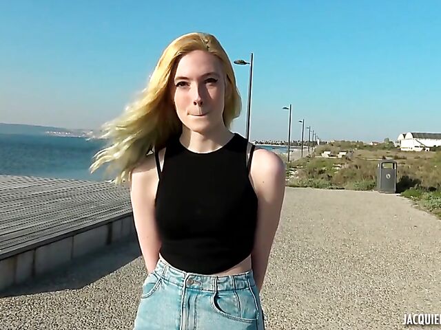 Charlotte - 19-year-old French teen anal session in Toulon