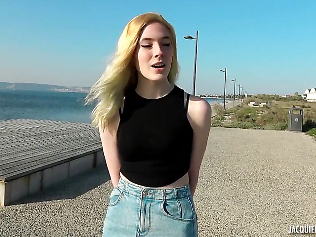 Charlotte - 19-year-old French teen anal session in Toulon