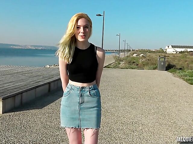 Charlotte - 19-year-old French teen anal session in Toulon