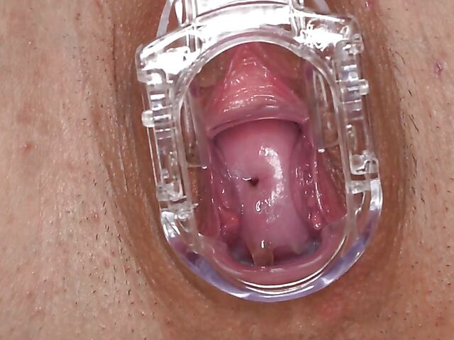 Lara Fox's pussy gape solo with a speculum