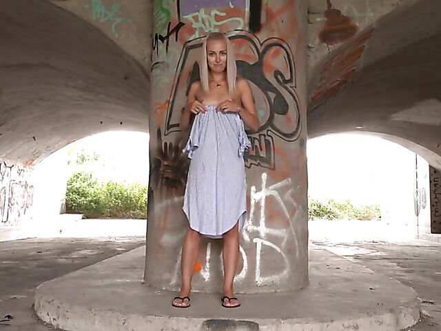 Caroline Diaz's solo close up pussy show under the bridge