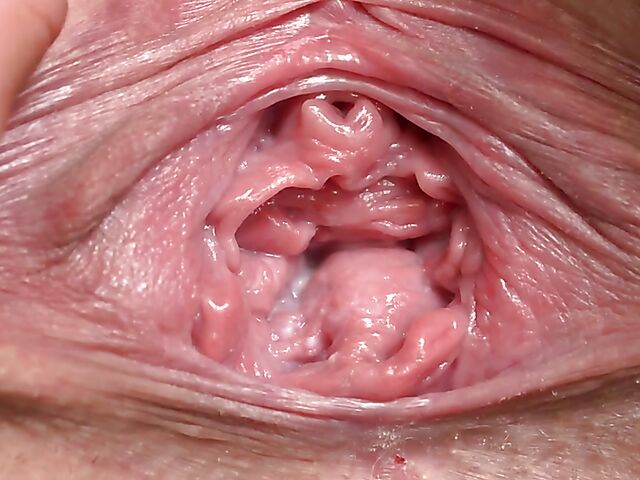 Caroline Diaz's solo close up pussy show under the bridge