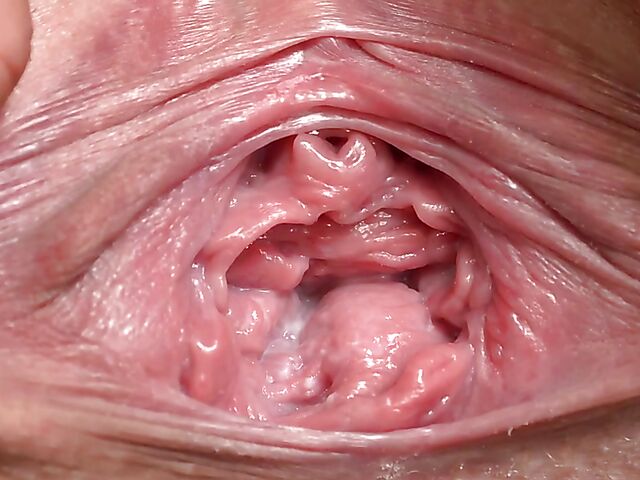 Caroline Diaz's solo close up pussy show under the bridge