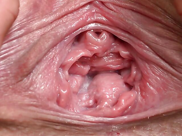 Caroline Diaz's solo close up pussy show under the bridge