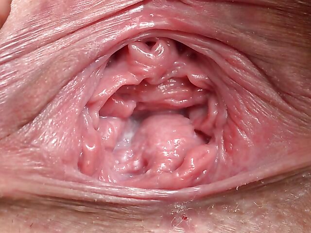 Caroline Diaz's solo close up pussy show under the bridge